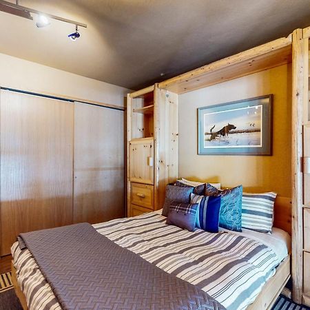Tastefully-Updated, Classic Tahoe Family Home Тракі Екстер'єр фото