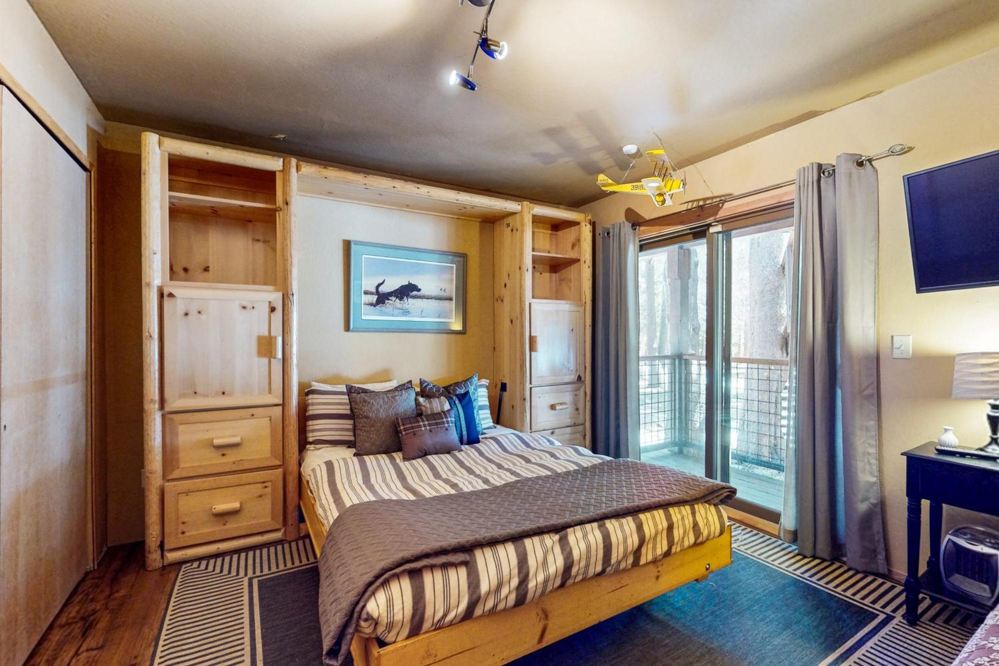 Tastefully-Updated, Classic Tahoe Family Home Тракі Екстер'єр фото