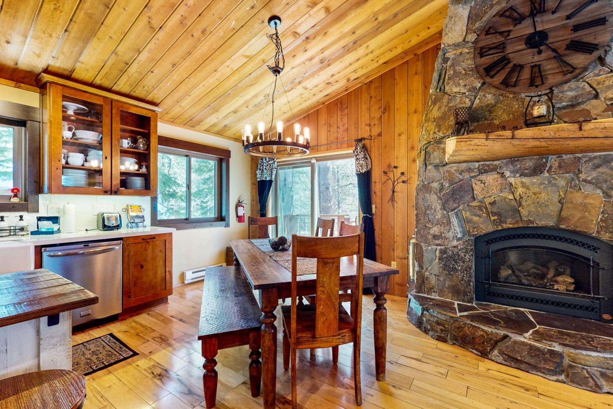 Tastefully-Updated, Classic Tahoe Family Home Тракі Екстер'єр фото