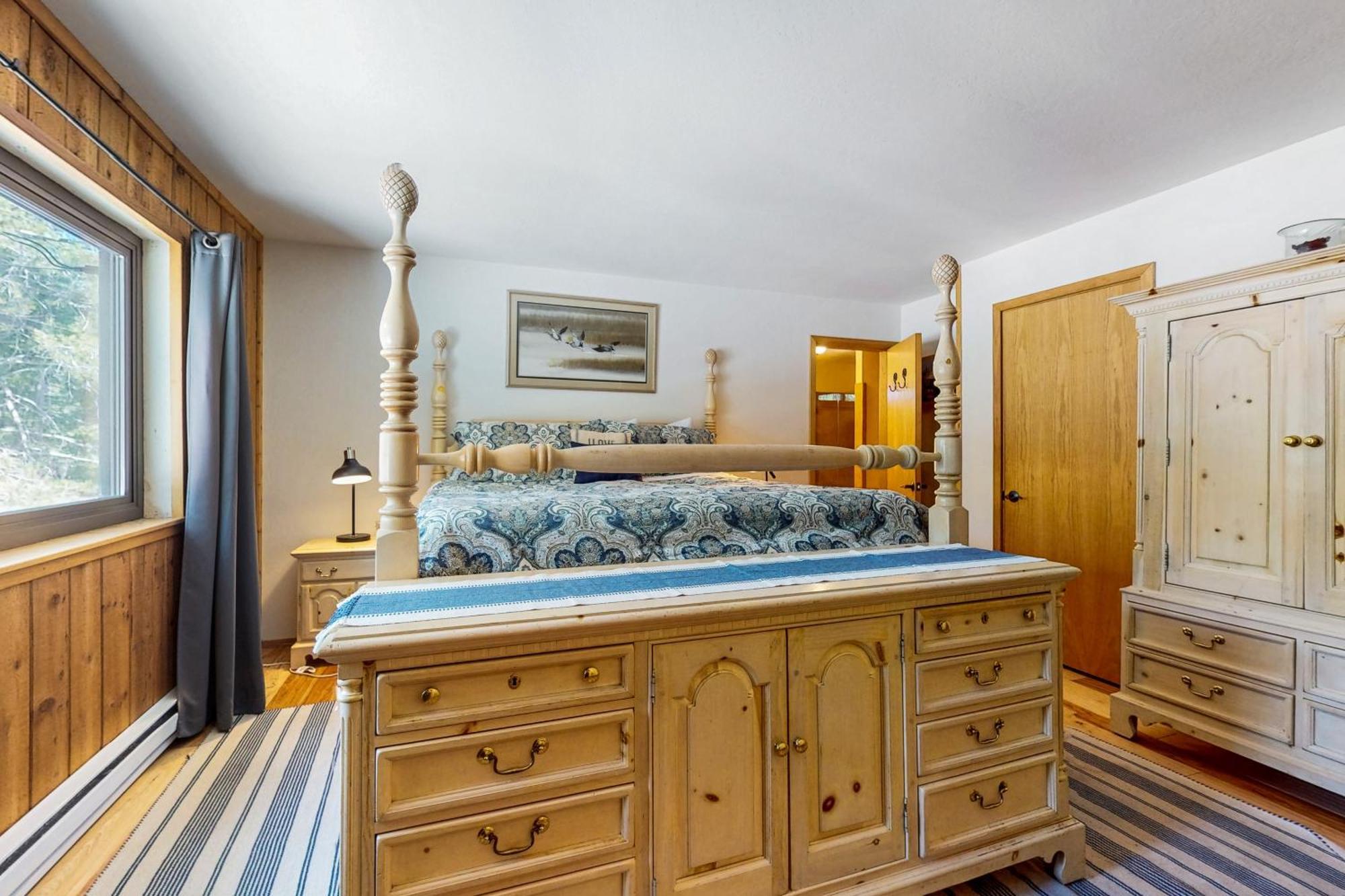 Tastefully-Updated, Classic Tahoe Family Home Тракі Екстер'єр фото