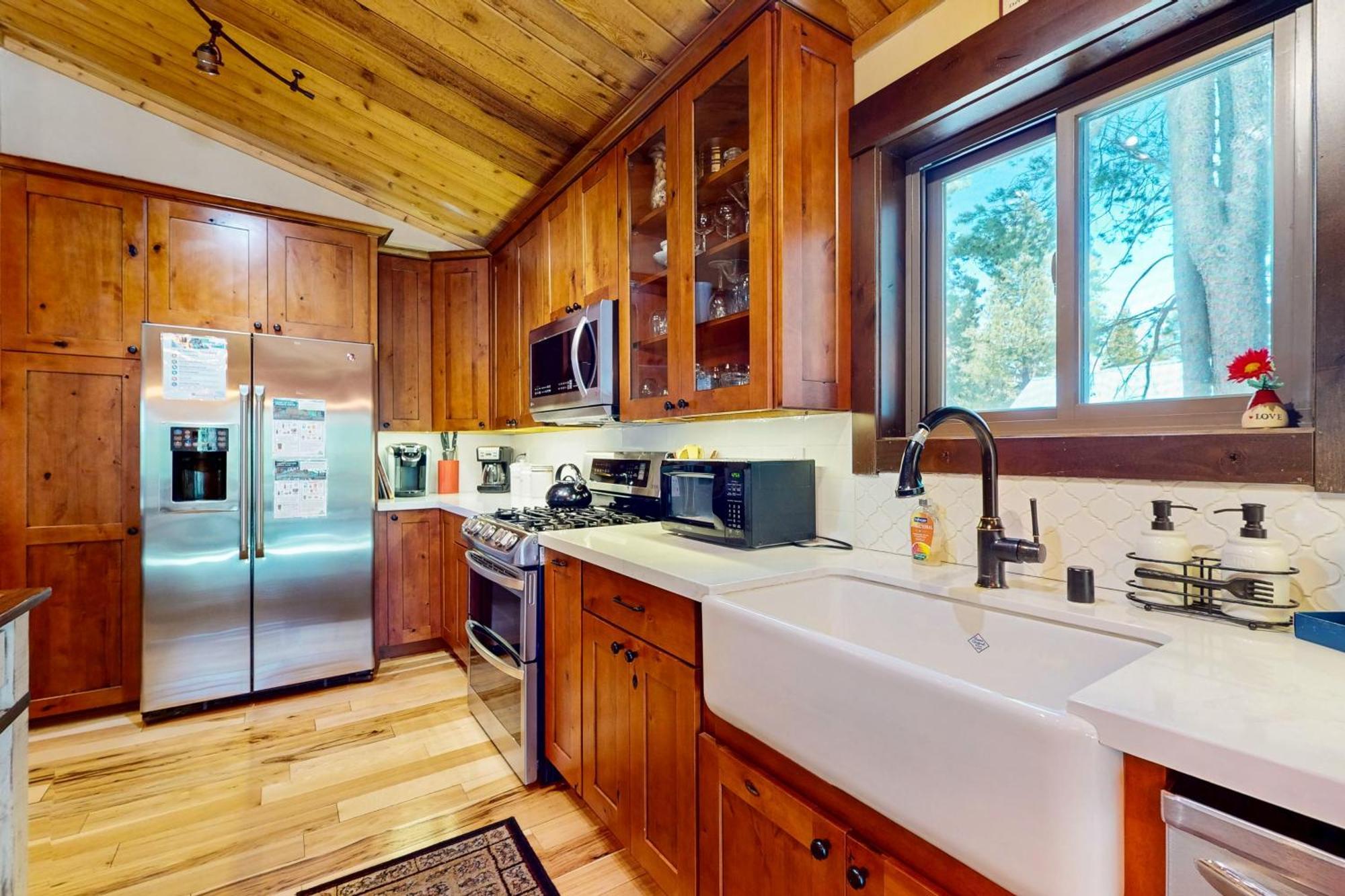 Tastefully-Updated, Classic Tahoe Family Home Тракі Екстер'єр фото