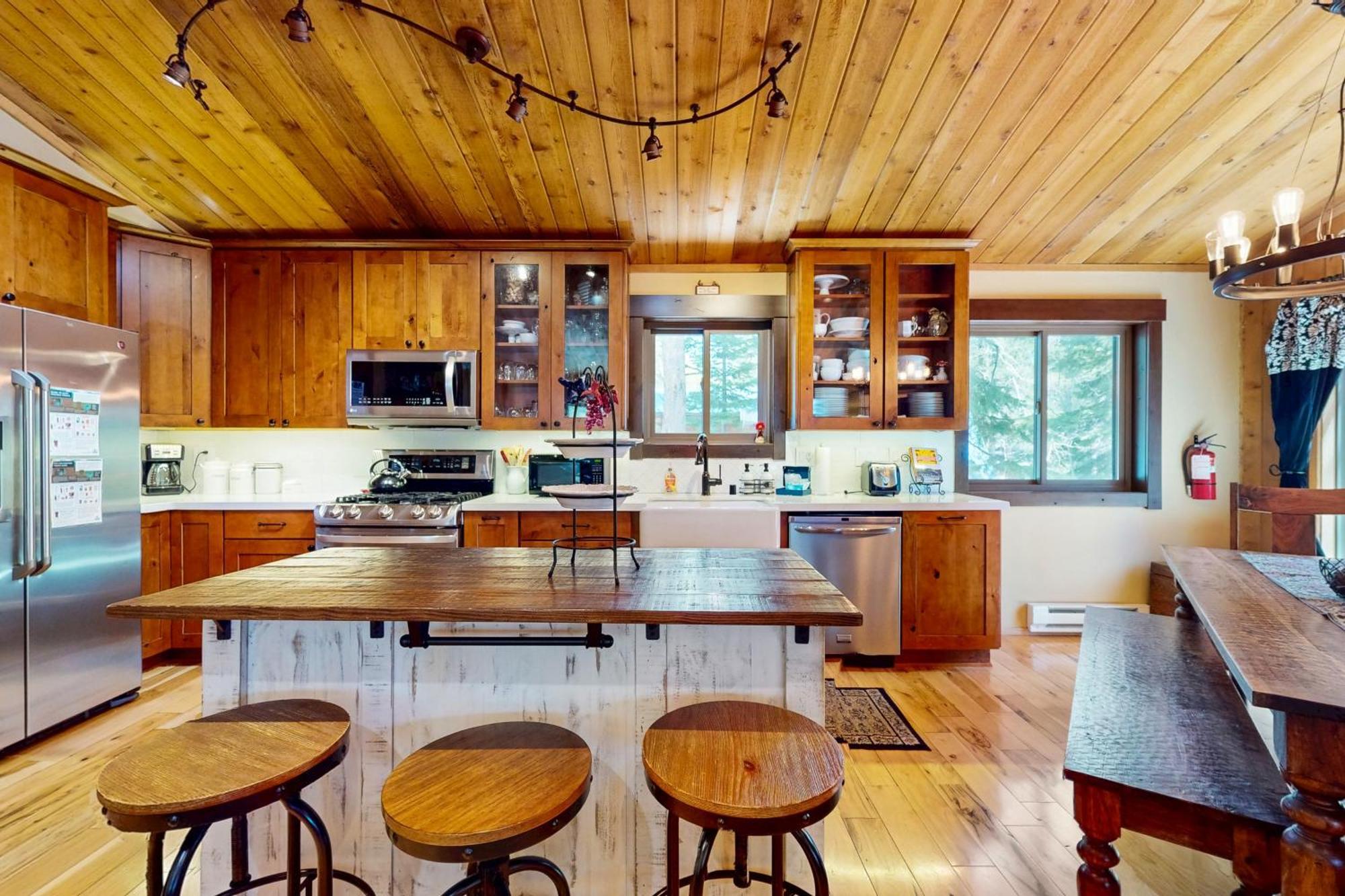 Tastefully-Updated, Classic Tahoe Family Home Тракі Екстер'єр фото