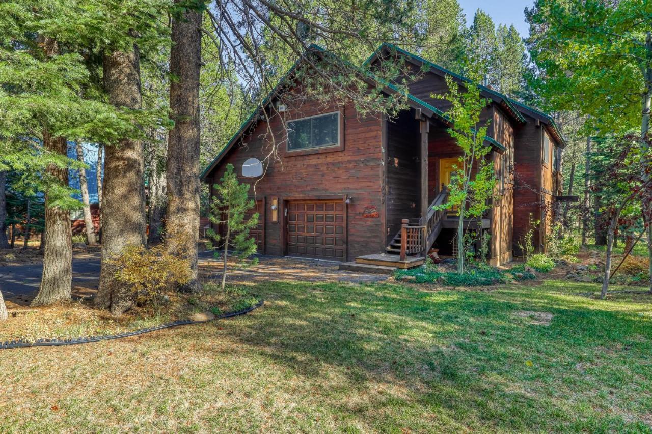 Tastefully-Updated, Classic Tahoe Family Home Тракі Екстер'єр фото